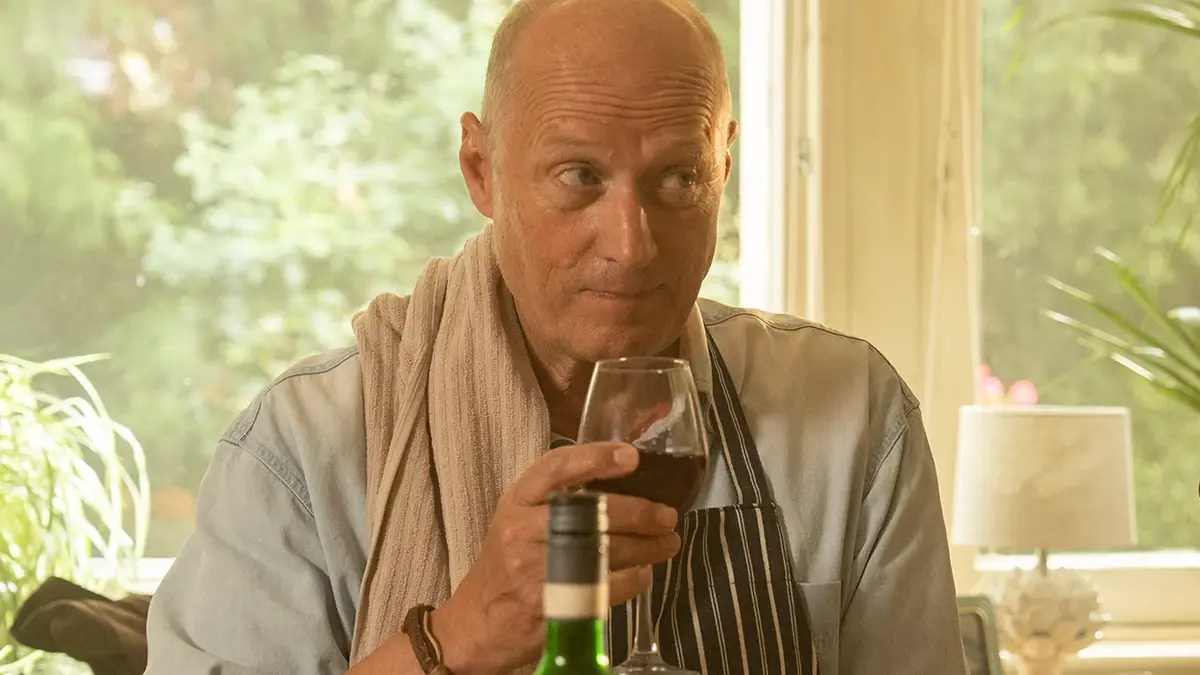 Adrian Edmonson as Nigel.