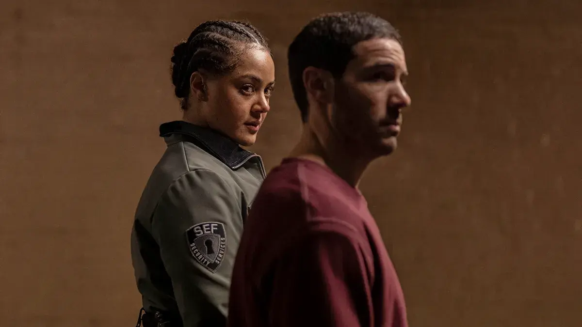 Amber (Hoyle) wrestles with moral questions while handcuffed to Tibor (Rahim).