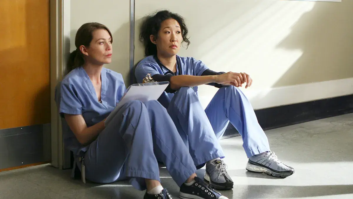 Ellen Pompeo and Sandra Oh in Grey’s Anatomy.