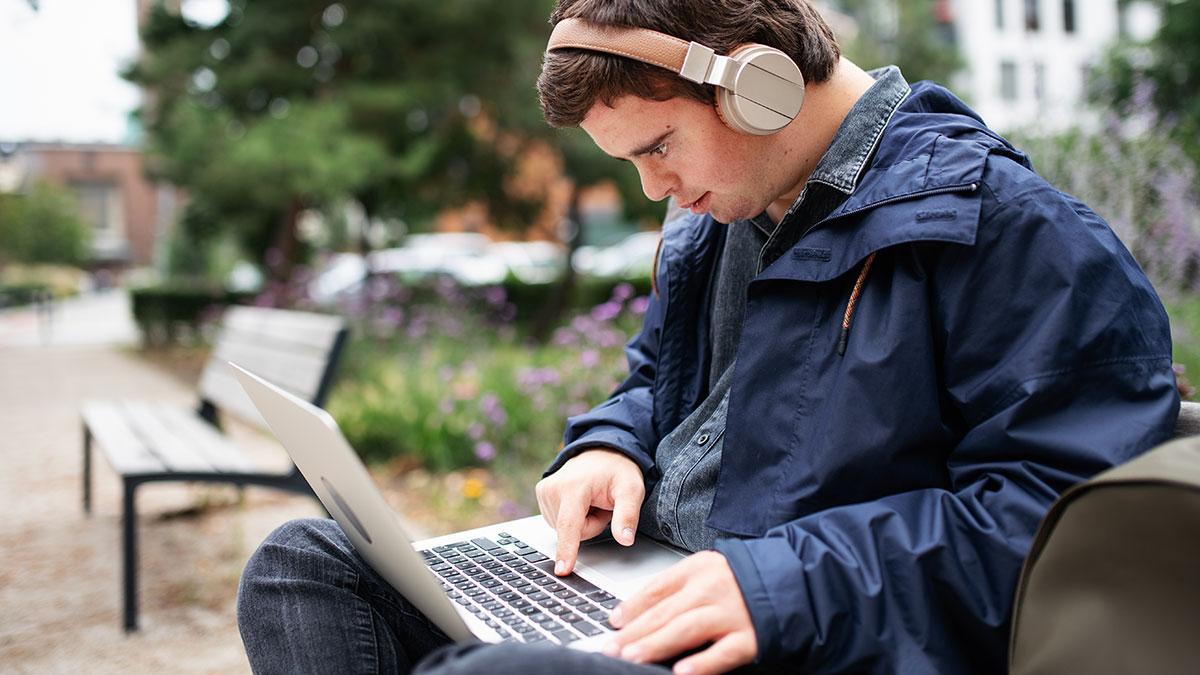 Advanced Security scans for all kinds of viruses, spyware and untrusted connections on your devices.