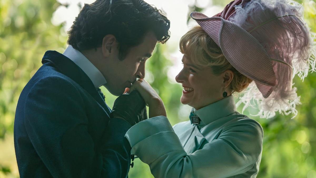 Harry Richardson and Louisa Jacobson in The Gilded Age season 3. Watch it on Sky Showcase HD (CH 109) from Monday 23 June.