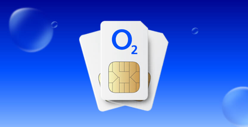 Three O2 SIM cards stacked against a blue background with floating bubbles.